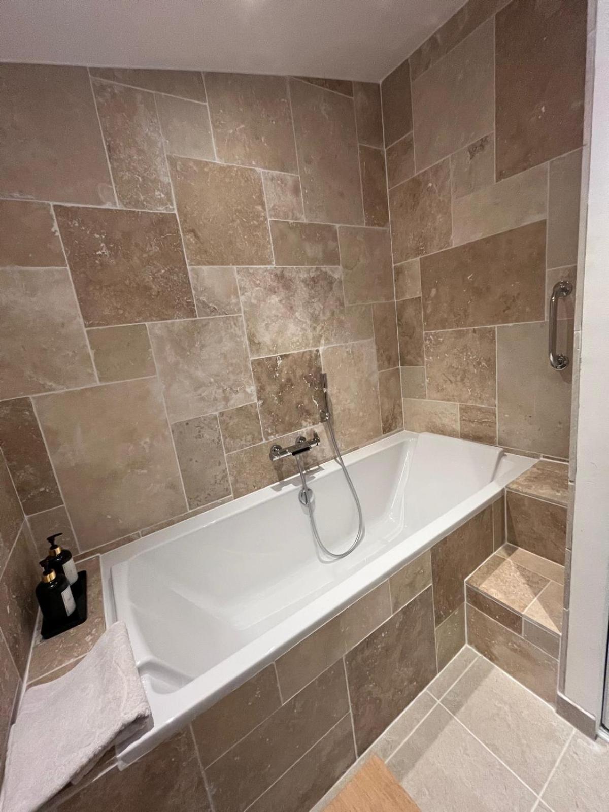 Suite Avec Sauna 36M² Niort Exteriör bild